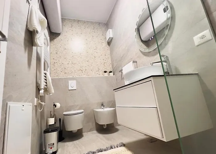 Zeus アパート ティラナ